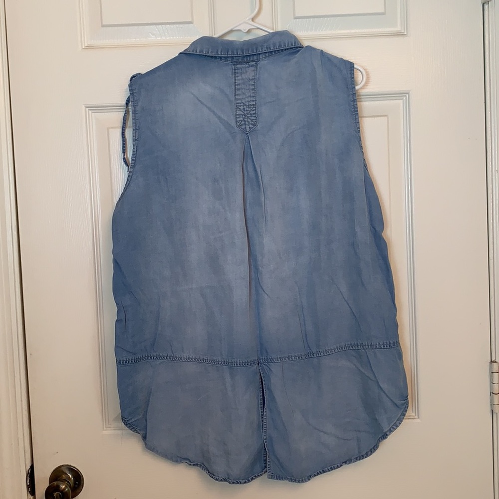 DEMOCRACY | Women’s Chambray Lyocell Top - Picture 10 of 15